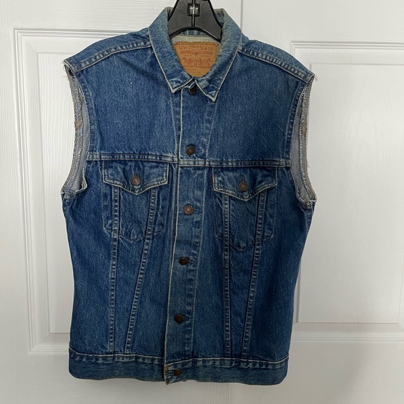 UP CYCLED VINTAGE LEVI’S VEST WITH HARLEY DAVIDSON PATCHES - Picture 3 of 10